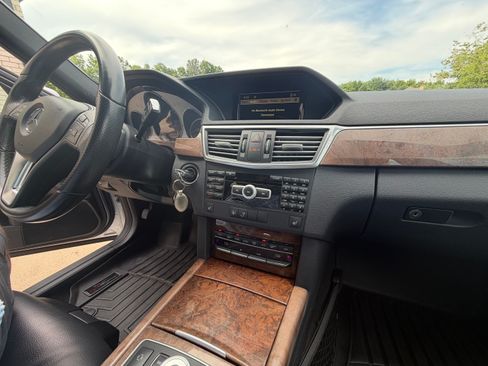 Used 2012 Mercedes-Benz E 350 4MATIC Sedan image 11