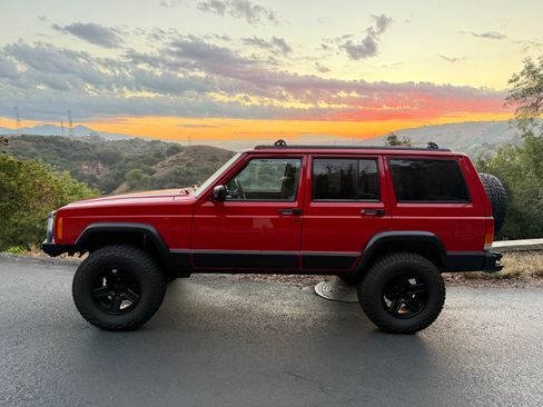 Used 1998 Jeep Cherokee Sport AWD/4WD image 1