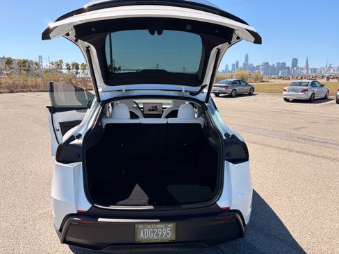 Used 2026 Tesla Model Y Long Range RWD image 13