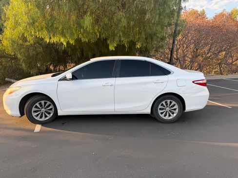 Used 2015 Toyota Camry LE FWD image 2