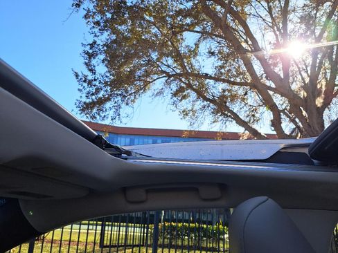 Used 2020 Lexus ES 300h w/ Premium Package image 24