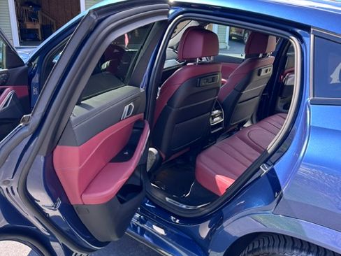 Used 2022 BMW X6 xDrive40i w/ M Sport Package AWD/4WD image 10