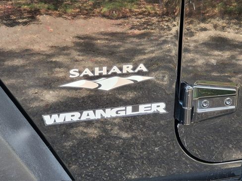 Used 2012 Jeep Wrangler Sahara w/ Connectivity Group AWD/4WD image 26