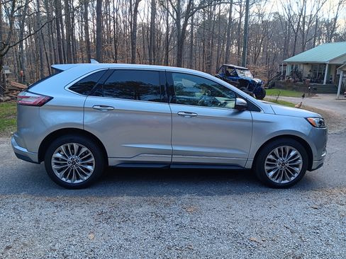 Used 2020 Ford Edge Titanium w/ Equipment Group 301A image 6