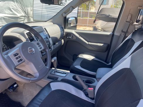Used 2014 Nissan Frontier SV AWD/4WD image 4