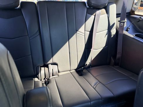 Used 2015 Cadillac Escalade Luxury image 11