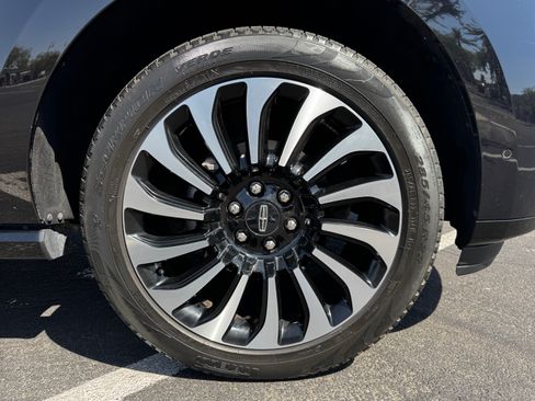 Used 2023 Lincoln Navigator Black Label AWD/4WD image 5
