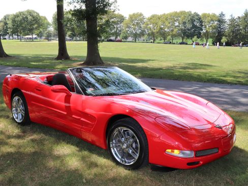 Used 2001 Chevrolet Corvette Convertible w/ Preferred Equipment Group2 image 1