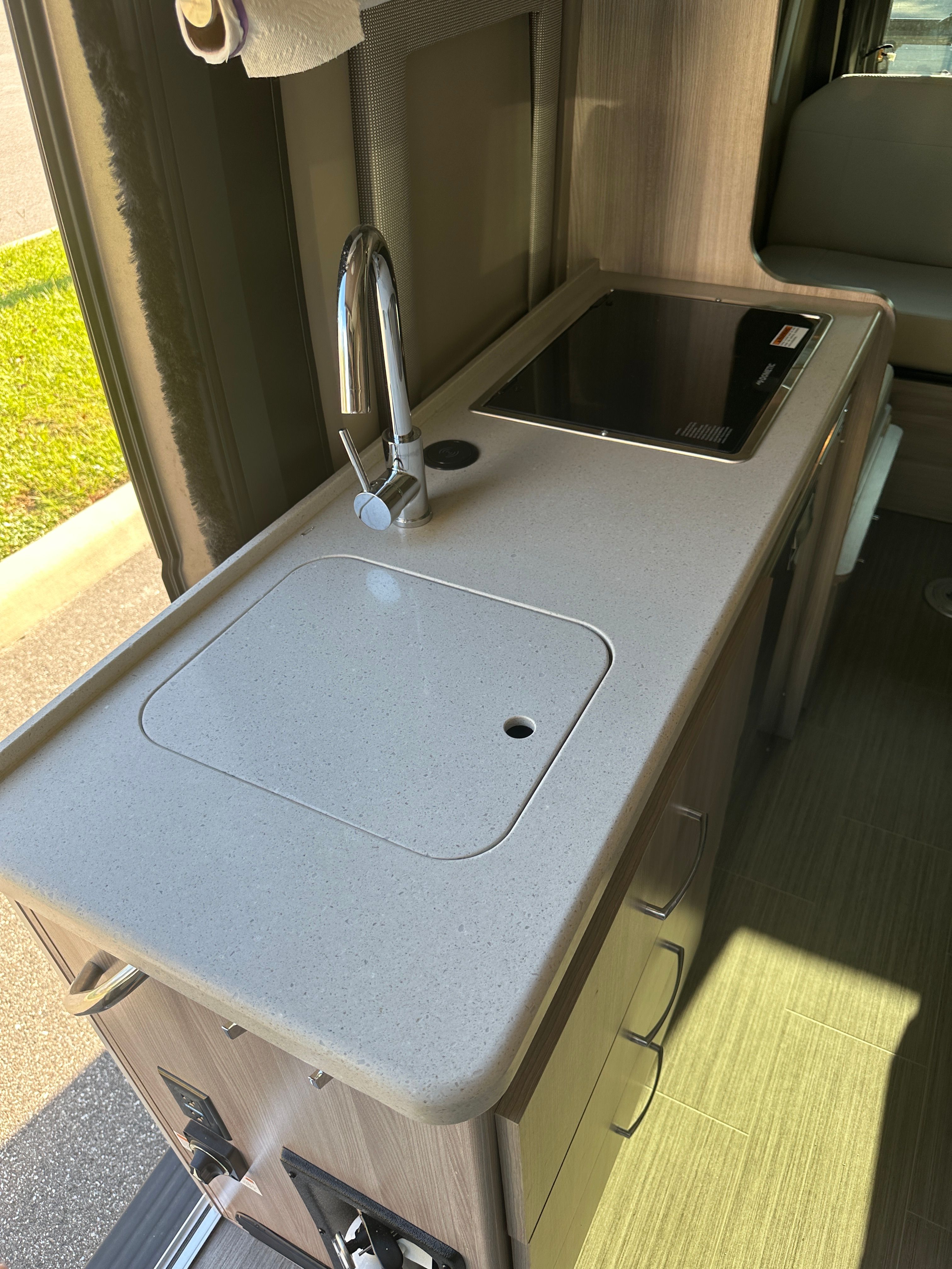 Used 2022 RAM ProMaster 3500 w/ Premium R/V Group FWD image 11