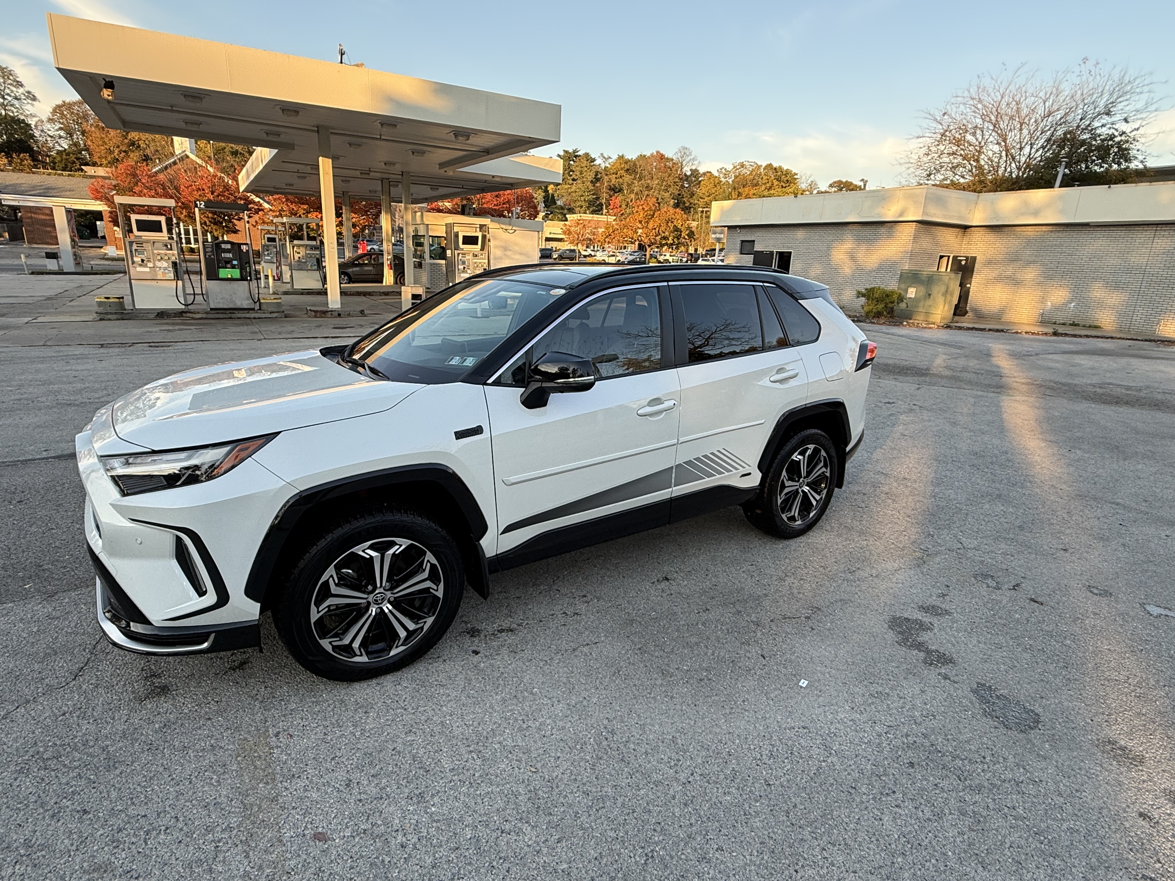 Used 2022 Toyota RAV4 XSE w/ Premium Package AWD/4WD image 5