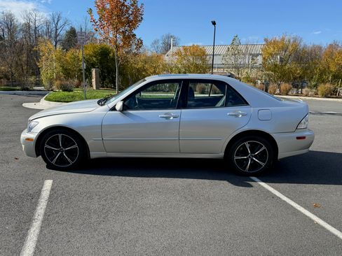 Used 2001 Lexus IS 300 RWD image 4