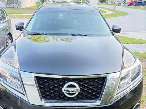 Used 2016 Nissan Pathfinder Platinum FWD image 4