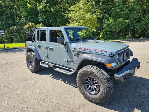 Used 2024 Jeep Wrangler Unlimited Sport image 4