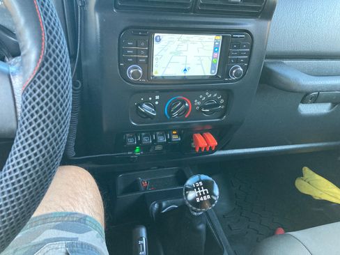 Used 2006 Jeep Wrangler Unlimited Rubicon AWD/4WD image 13