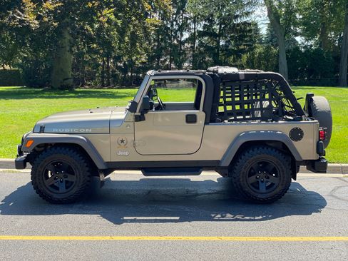 Used 2005 Jeep Wrangler Unlimited Rubicon w/ Sahara Edition Group image 8