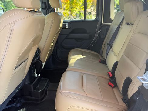 Used 2018 Jeep Wrangler Unlimited Sahara w/ Dual Top Group image 17