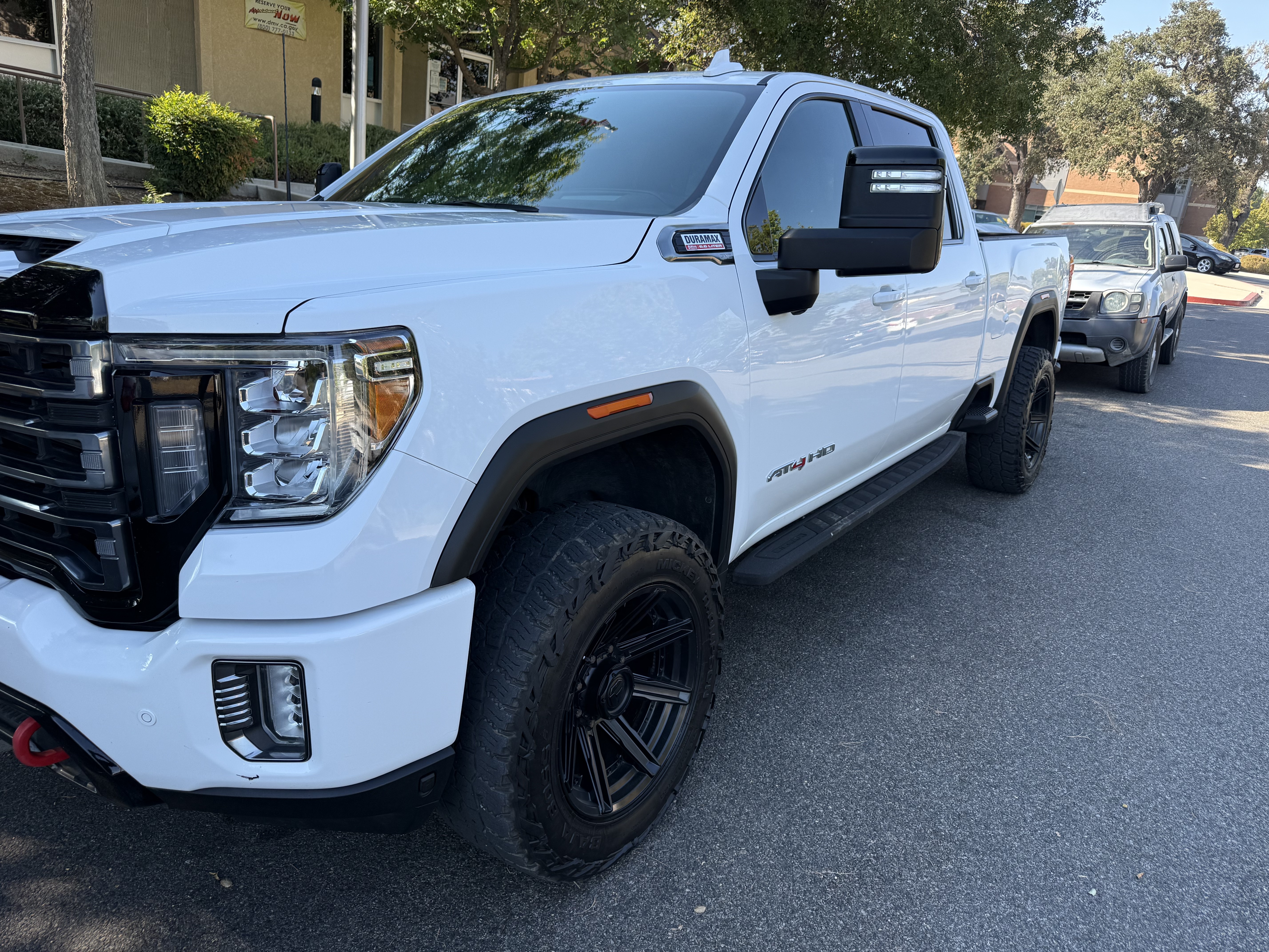 Used 2022 GMC Sierra 2500 AT4 w/ AT4 Premium Plus Package AWD/4WD image 5