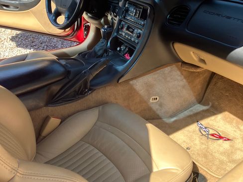 Used 2002 Chevrolet Corvette Coupe w/ Preferred Equipment Group2 image 4