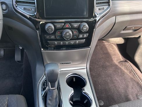 Used 2019 Jeep Grand Cherokee Laredo w/ 18" Wheel & 8.4" Radio Group image 14