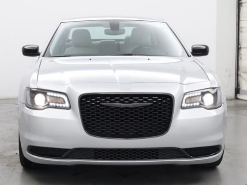 Used 2023 Chrysler 300 Touring w/ Sport Appearance Package image 7