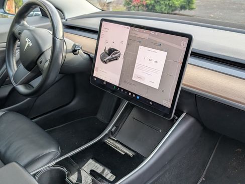 Used 2018 Tesla Model 3 Performance image 6