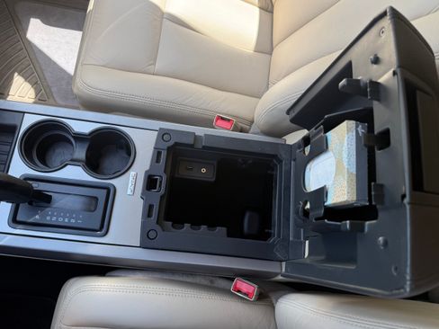 Used 2017 Ford Expedition XLT RWD image 14