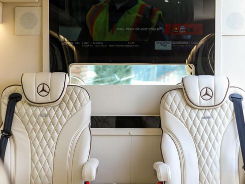 Used 2023 Mercedes-Benz Sprinter 3500 image 14