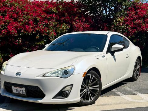 Used 2014 Scion FR-S RWD image 4