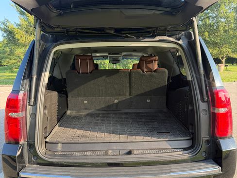 Used 2019 Chevrolet Suburban Premier w/ Premier Plus Edition AWD/4WD image 16