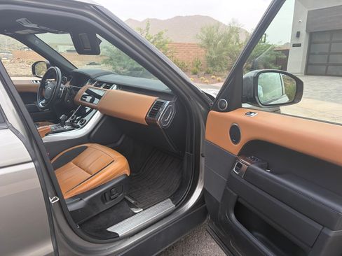 Used 2019 Land Rover Range Rover Sport Supercharged AWD/4WD image 13