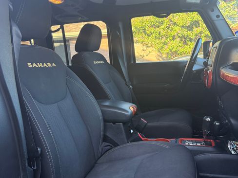 Used 2014 Jeep Wrangler Unlimited Sahara w/ Connectivity Group image 14