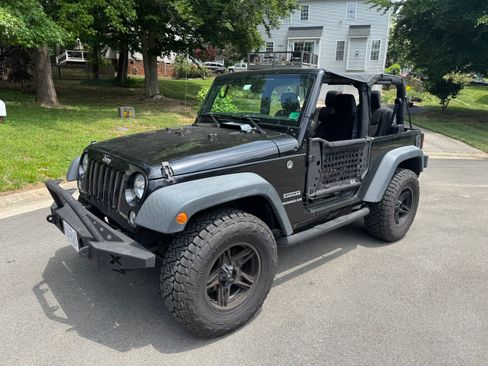 Used 2016 Jeep Wrangler Sport w/ Quick Order Package 23S AWD/4WD image 2