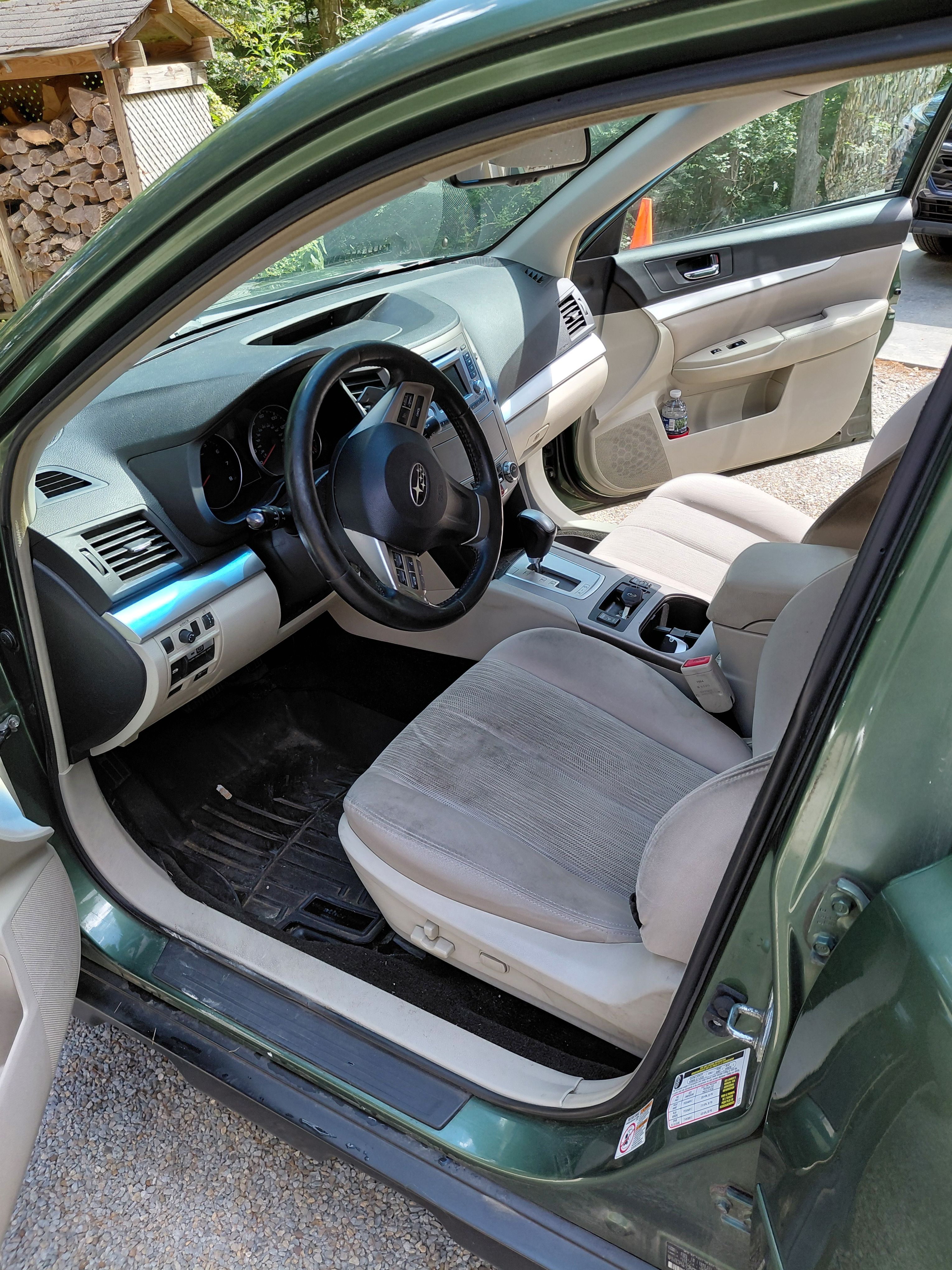 Used 2014 Subaru Outback 2.5i Premium AWD/4WD image 1