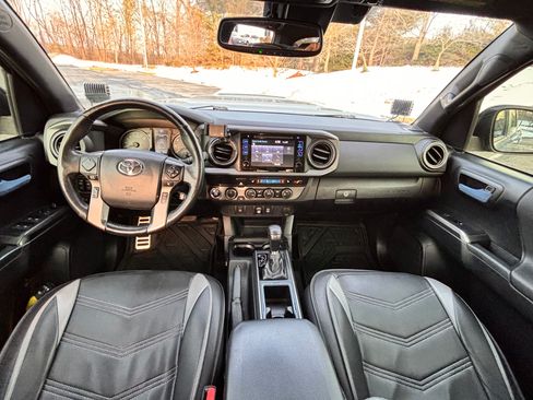 Used 2019 Toyota Tacoma TRD Sport image 22