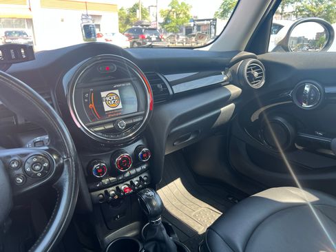 Used 2019 MINI Cooper 4-Door Hardtop image 12