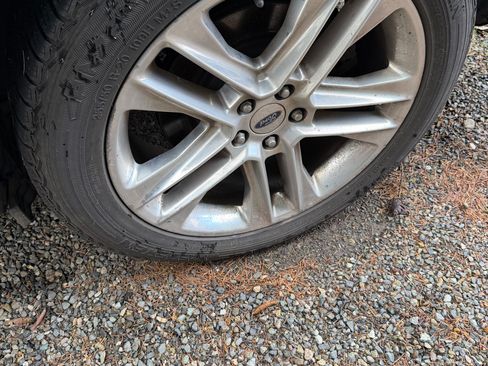 Used 2016 Ford Explorer XLT w/ Equipment Group 202A image 6