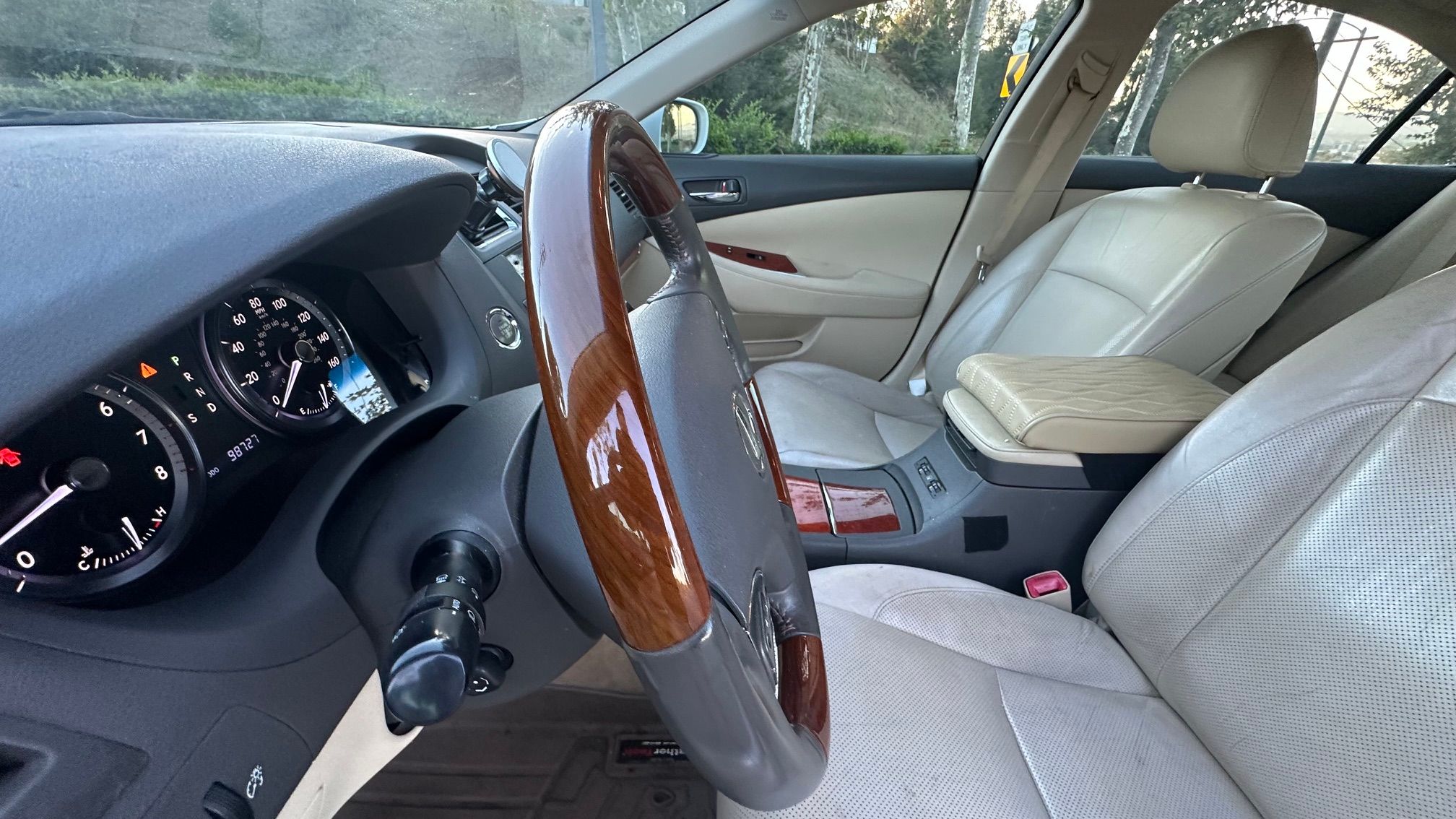Used 2010 Lexus ES 350 w/ Preferred Accessory Package FWD image 16