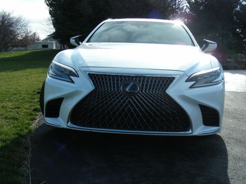 Used 2018 Lexus LS 500 500 Sedan 4D w/ Accessory Package (Z2) image 8