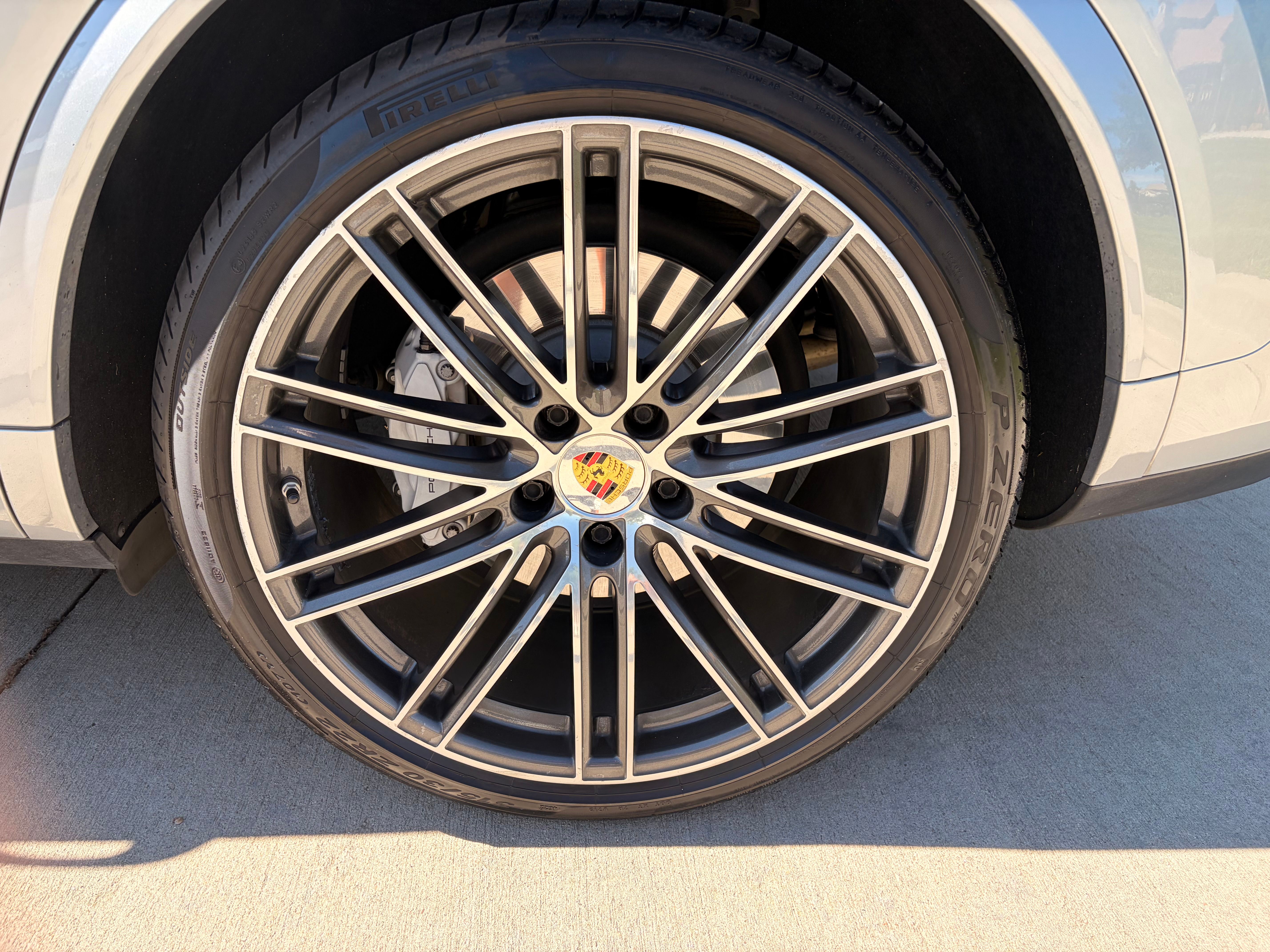 Used 2020 Porsche Cayenne Turbo AWD/4WD image 17