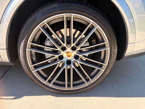 Used 2020 Porsche Cayenne Turbo AWD/4WD image 17