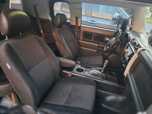 Used 2008 Toyota FJ Cruiser Sport Utility 2D image 4