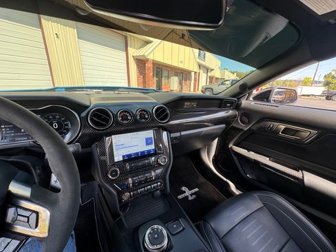 Used 2021 Ford Mustang Shelby GT500 w/ Technology Package RWD image 5