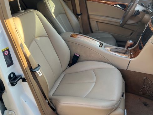 Used 2009 Mercedes-Benz E 350 Sedan image 10