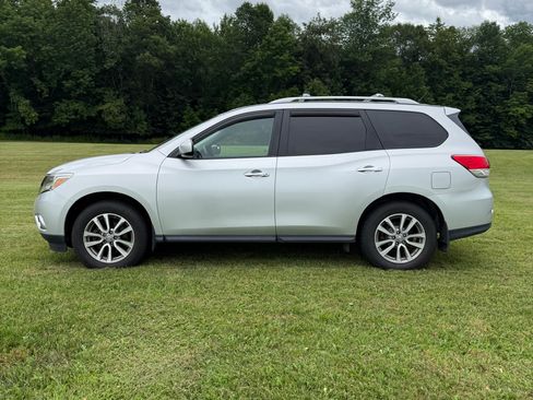 Used 2014 Nissan Pathfinder SV w/ Trailer Tow Package AWD/4WD image 5