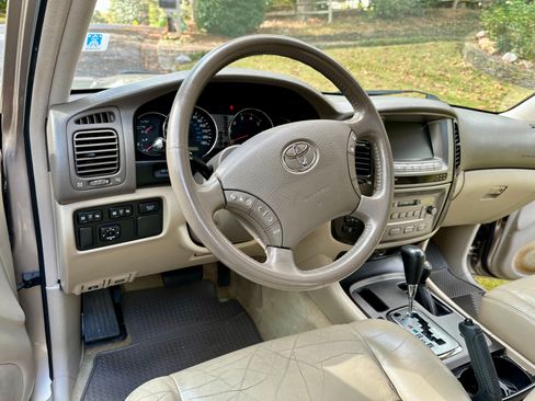 Used 2004 Toyota Land Cruiser image 8