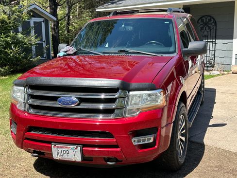 Used 2017 Ford Expedition XLT AWD/4WD image 2