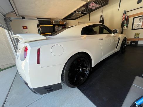 Used 2014 Nissan GT-R Premium image 9