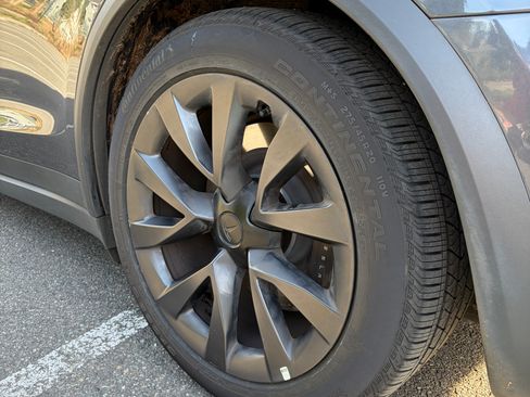 Used 2023 Tesla Model X image 6