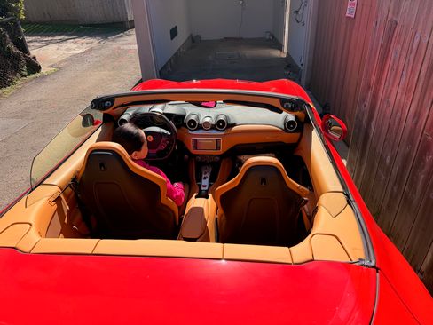 Used 2015 Ferrari California T image 6