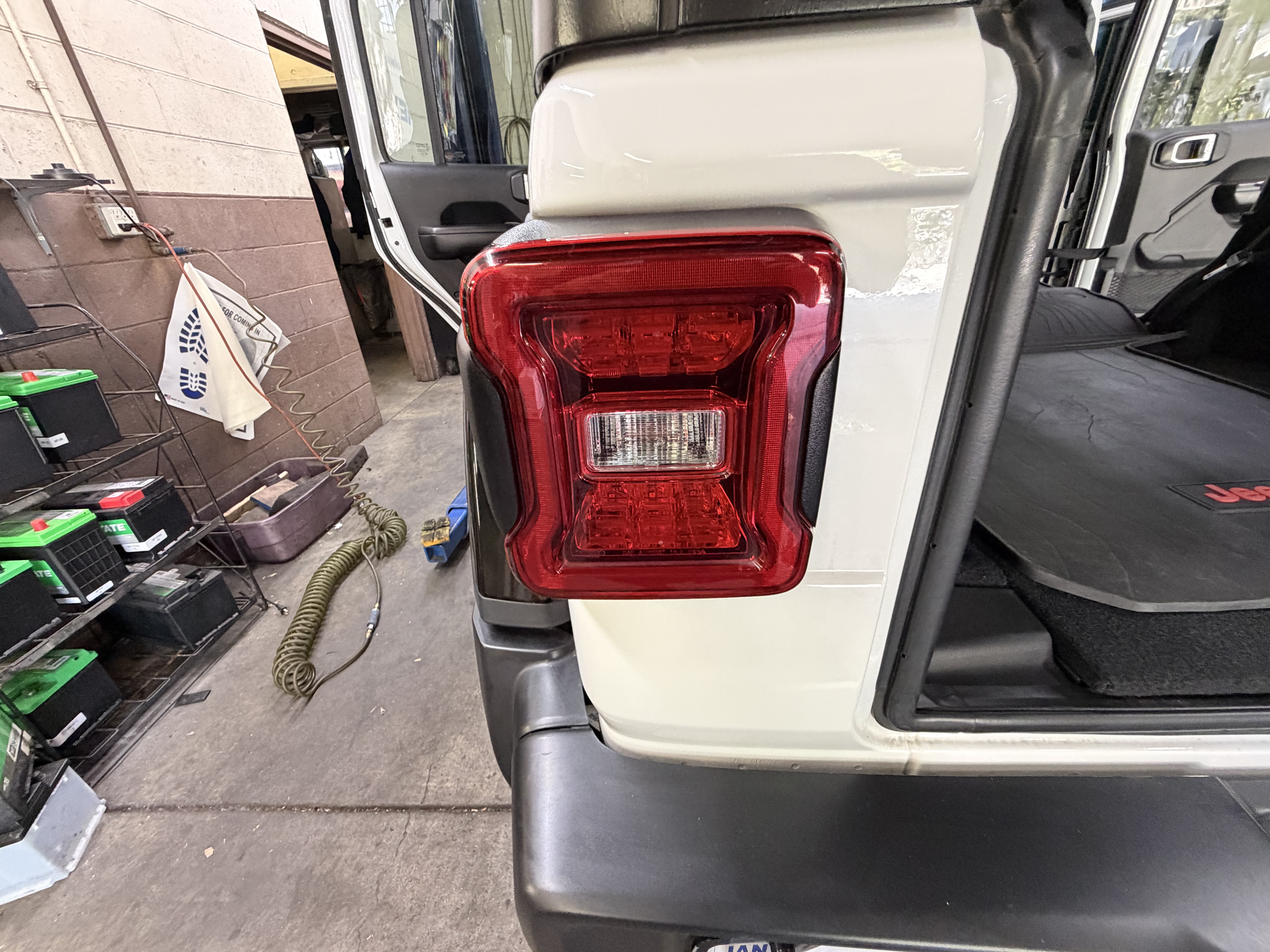 Used 2018 Jeep Wrangler Unlimited Sport S AWD/4WD image 4